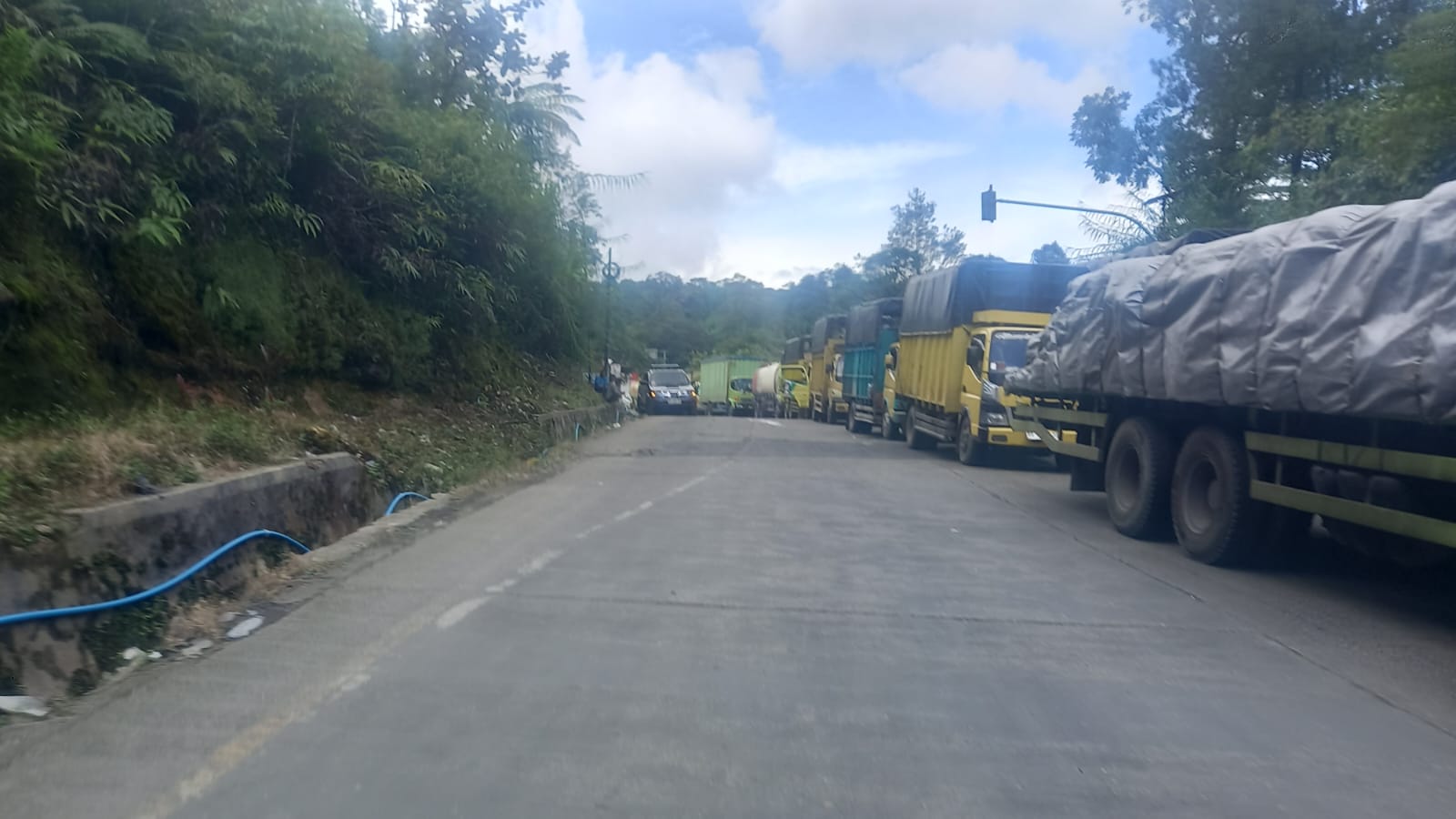 Dishub Sumbar Akui Sering Kecolongan Truk Odol hingga Picu Kemacetan Sitinjau Lauik 