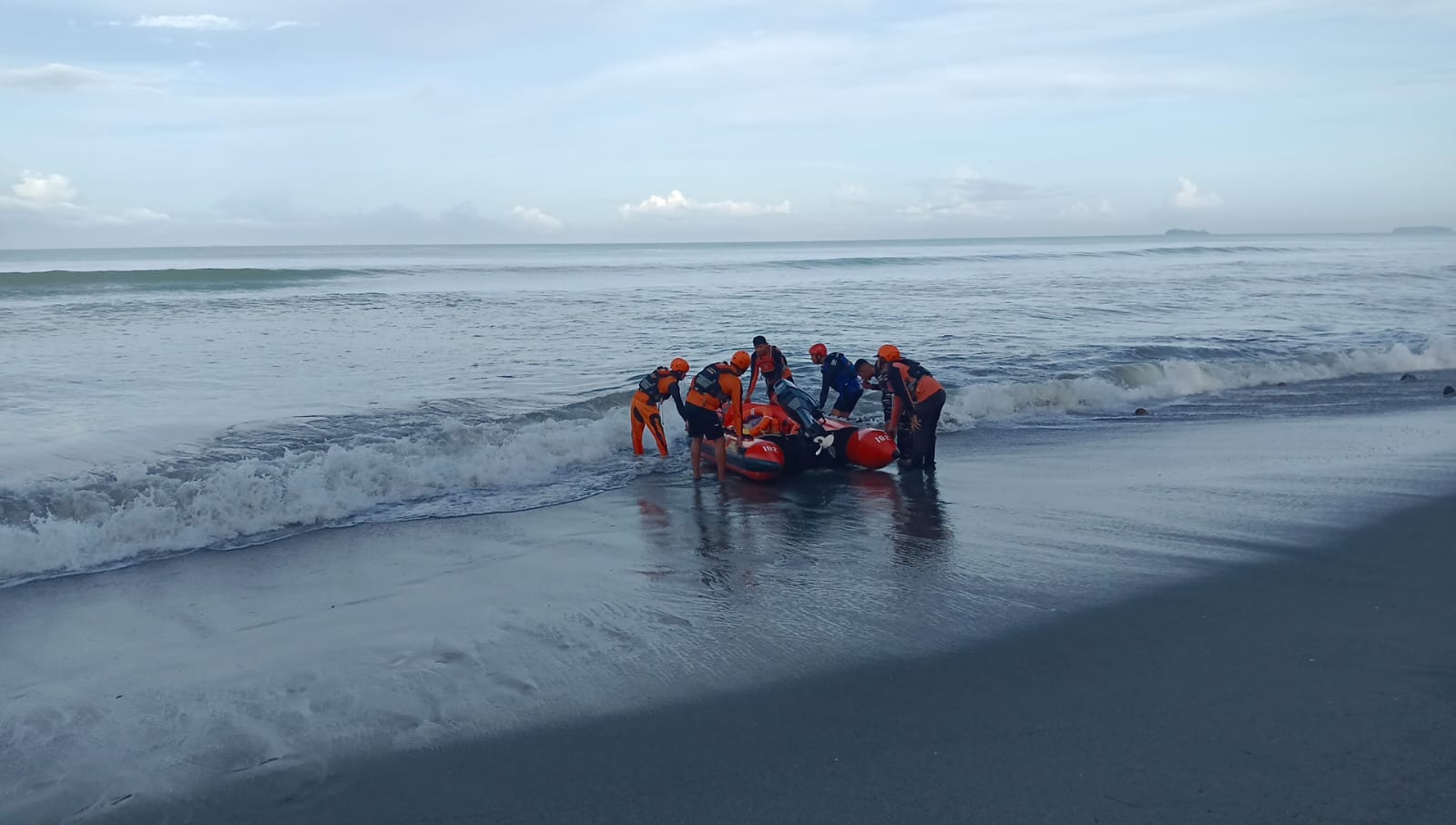 Remaja yang Hanyut di Pantai Sunua Padang Pariaman Ditemukan Meninggal 