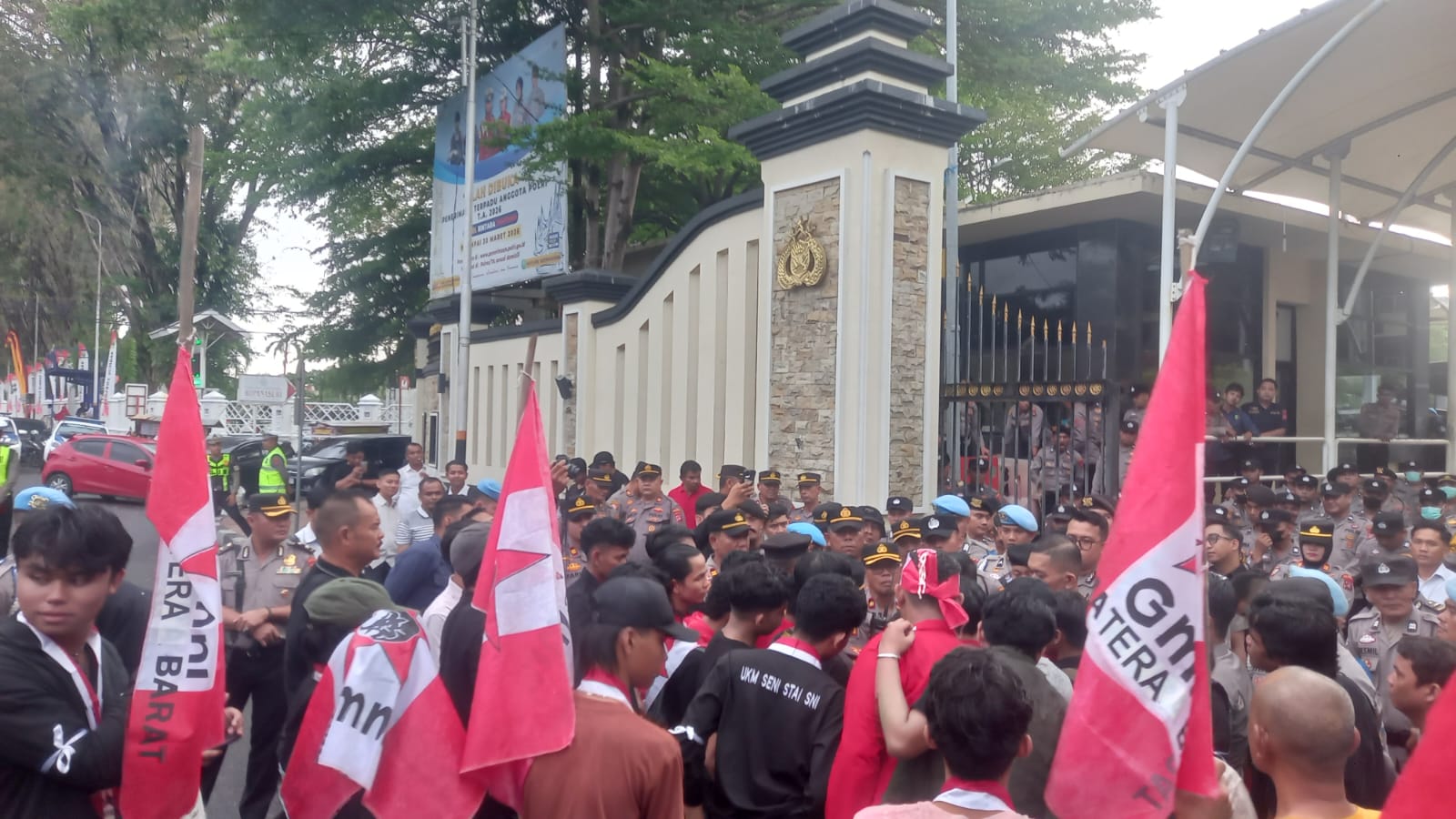 GMNI Sumbar Demo Polda, Desak Berantas Tambang Emas Ilegal