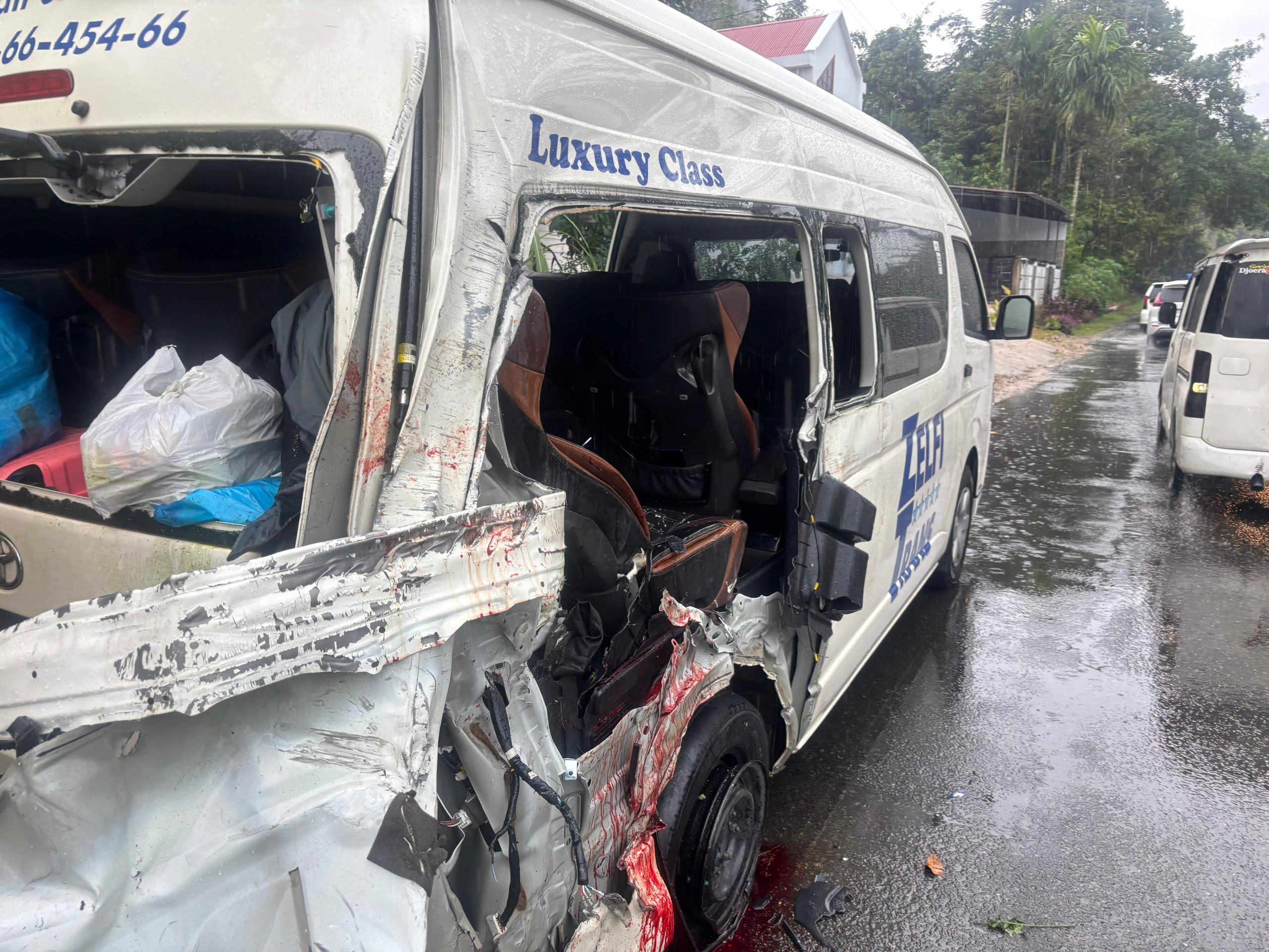 Kronologi Toyota Hiace Tabrak Truk Tronton di Limapuluh Kota, Satu Orang Meninggal