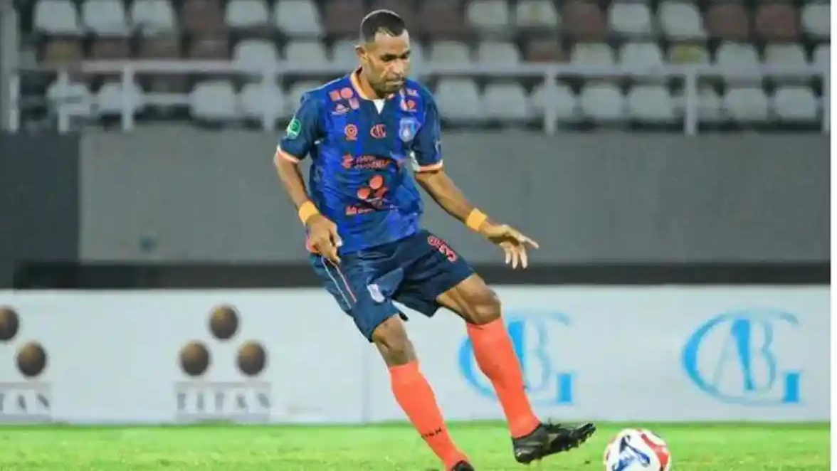 Profil Otto Kapisa Bek Baru Semen Padang Fc Asal Papua