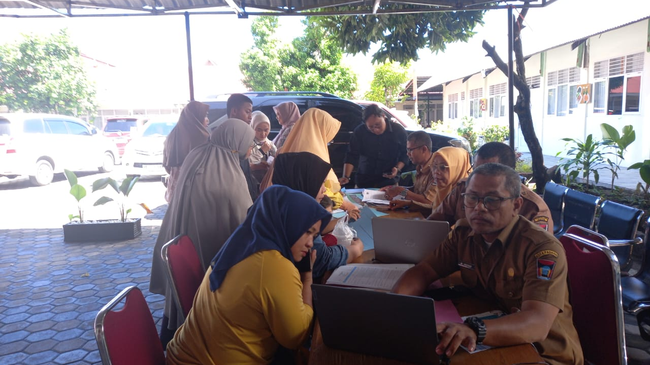 Website SPMB Tidak Bisa Diakses, Orang Tua Murid Geruduk Disdikbud Padang