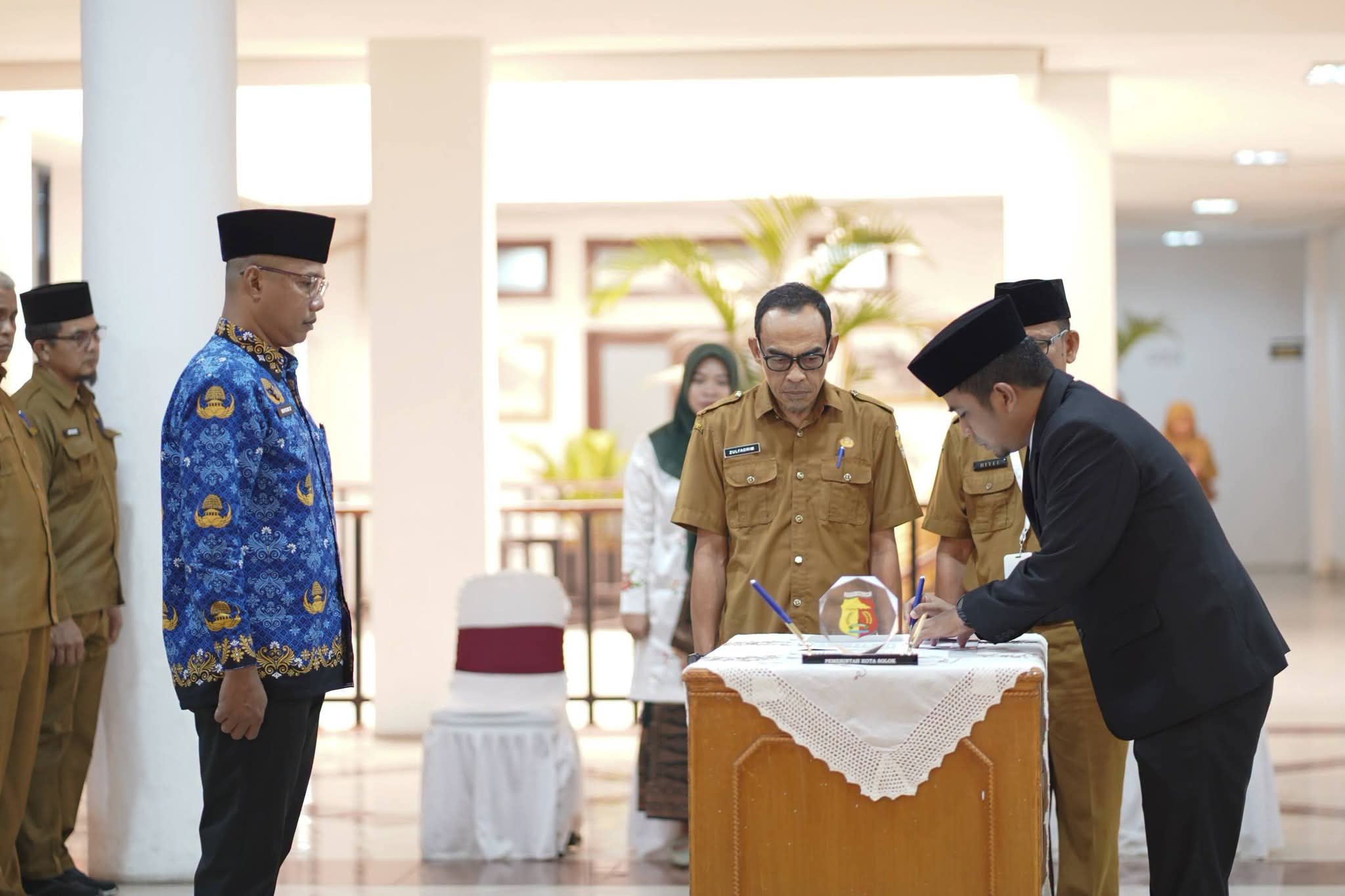 Wako Solok Lantik Kepala Dinas Perdagangan, Koperasi dan UKM