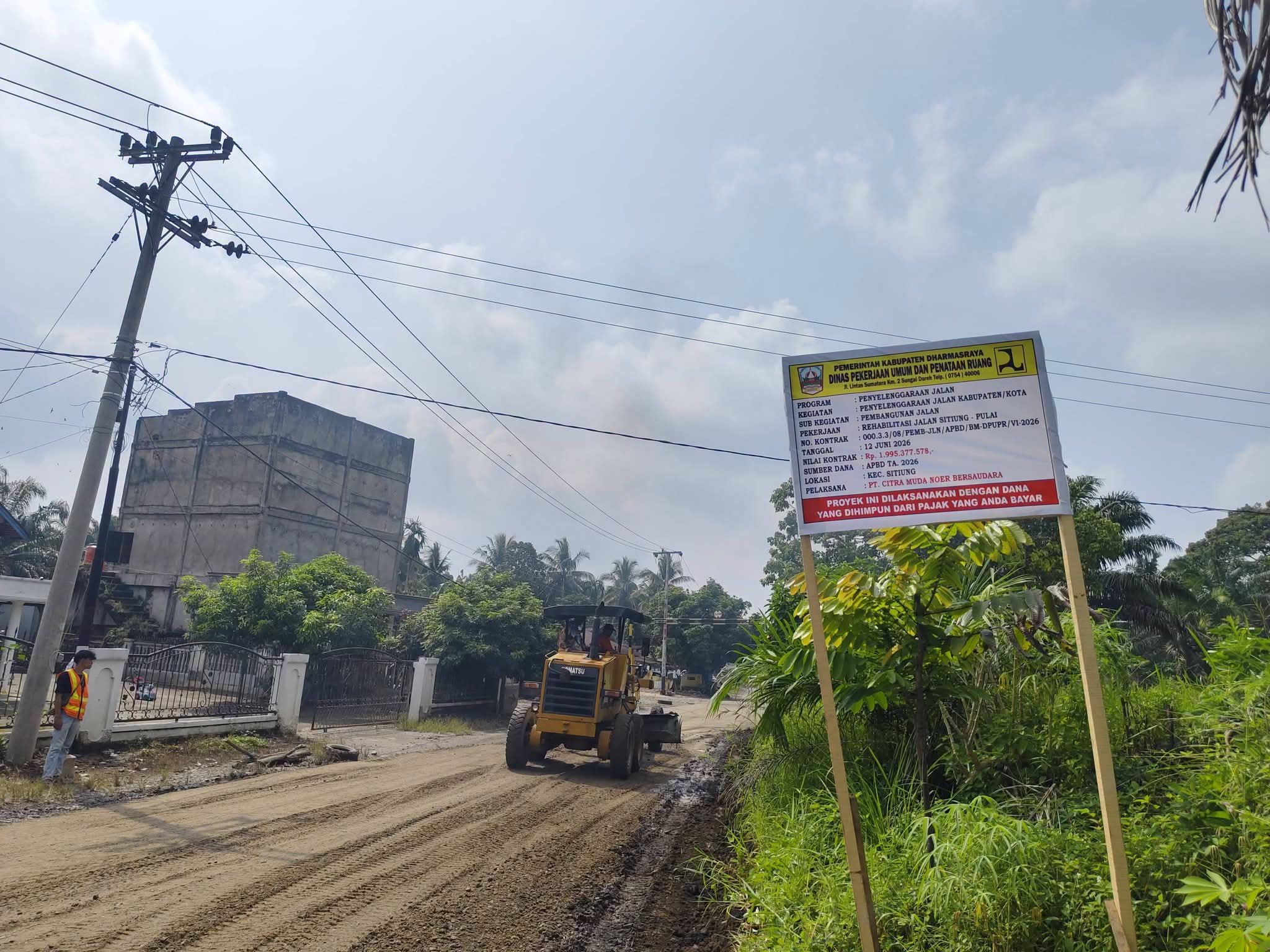 PUPR Dharmasraya Mulai Kerjakan Jalan Simpang Tiga Sitiung Lama–Pulai
