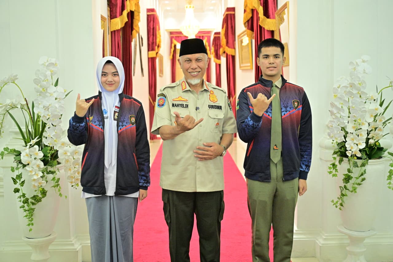Sebelum Bertugas di Istana, Gubernur Mahyeldi Bekali 2 Wakil Sumbar ke Paskibraka Nasional
