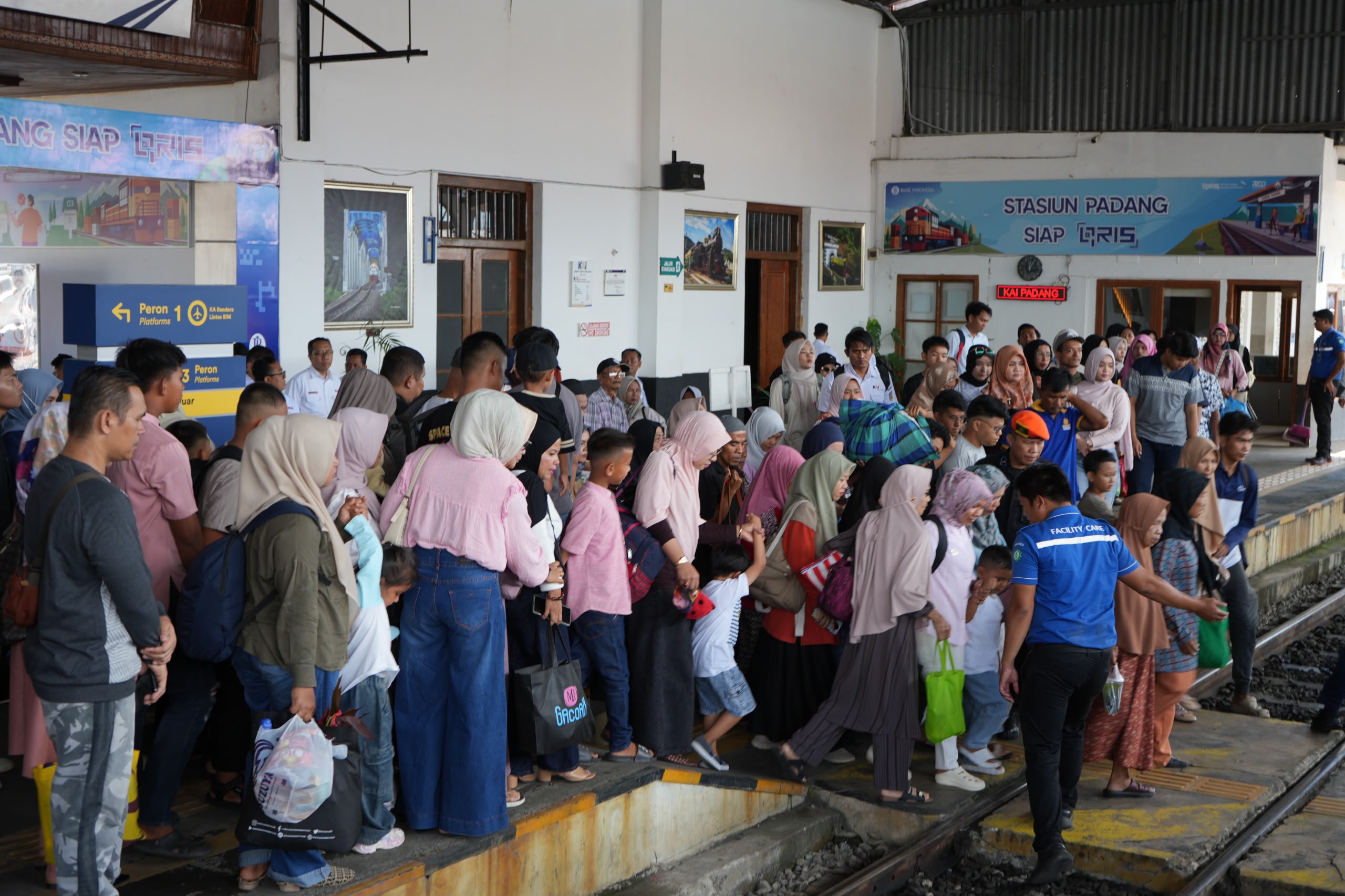 KAI Divre II Sumbar Catat Layani 205 Ribu Pelanggan saat Libur Sekolah