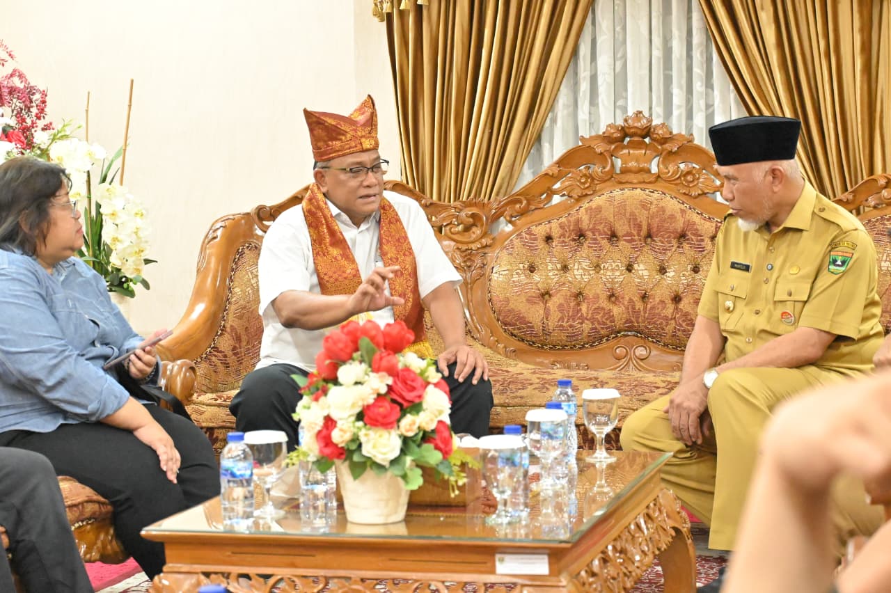 Gubernur Sumbar Sambut Menteri LH, Bahas Pengelolaan Sampah hingga Perdagangan Karbon