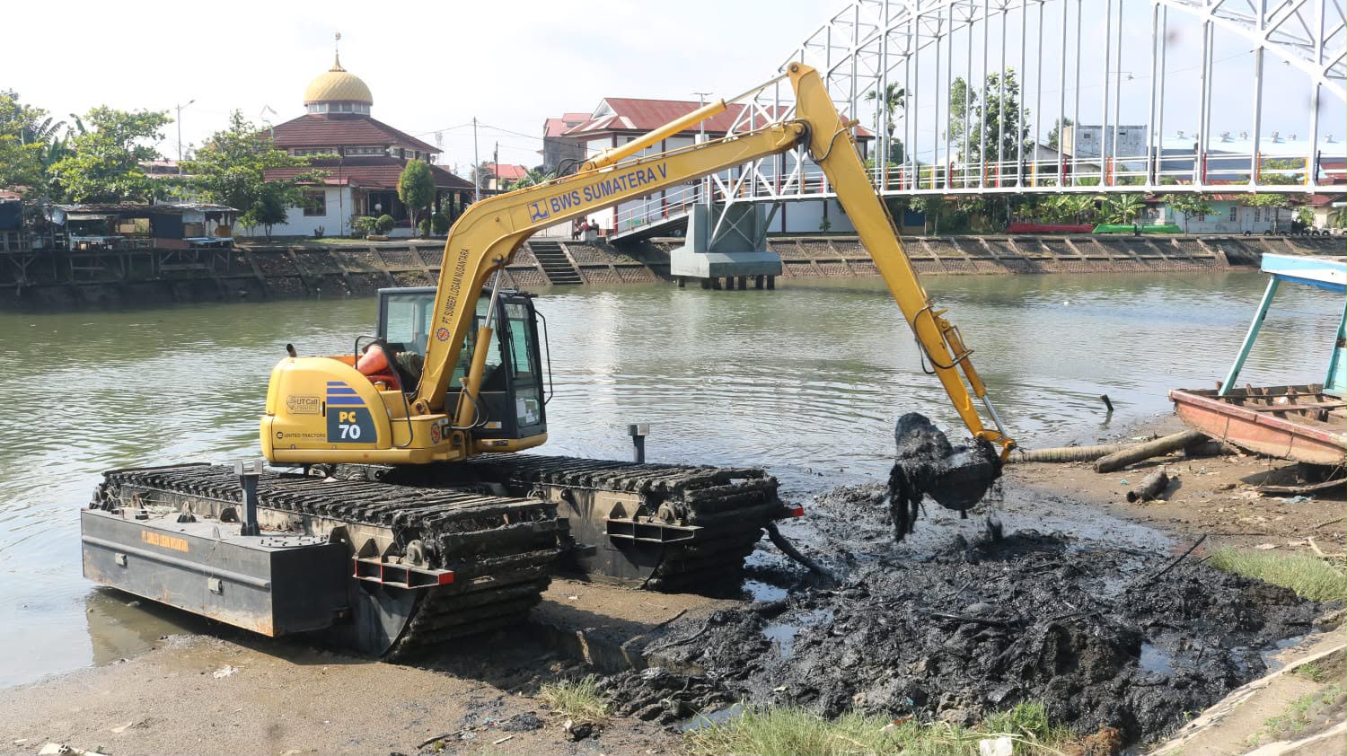 Jelang HJK Padang ke-357, Pengerukan Sedimentasi Sungai Batang Arau Dikebut