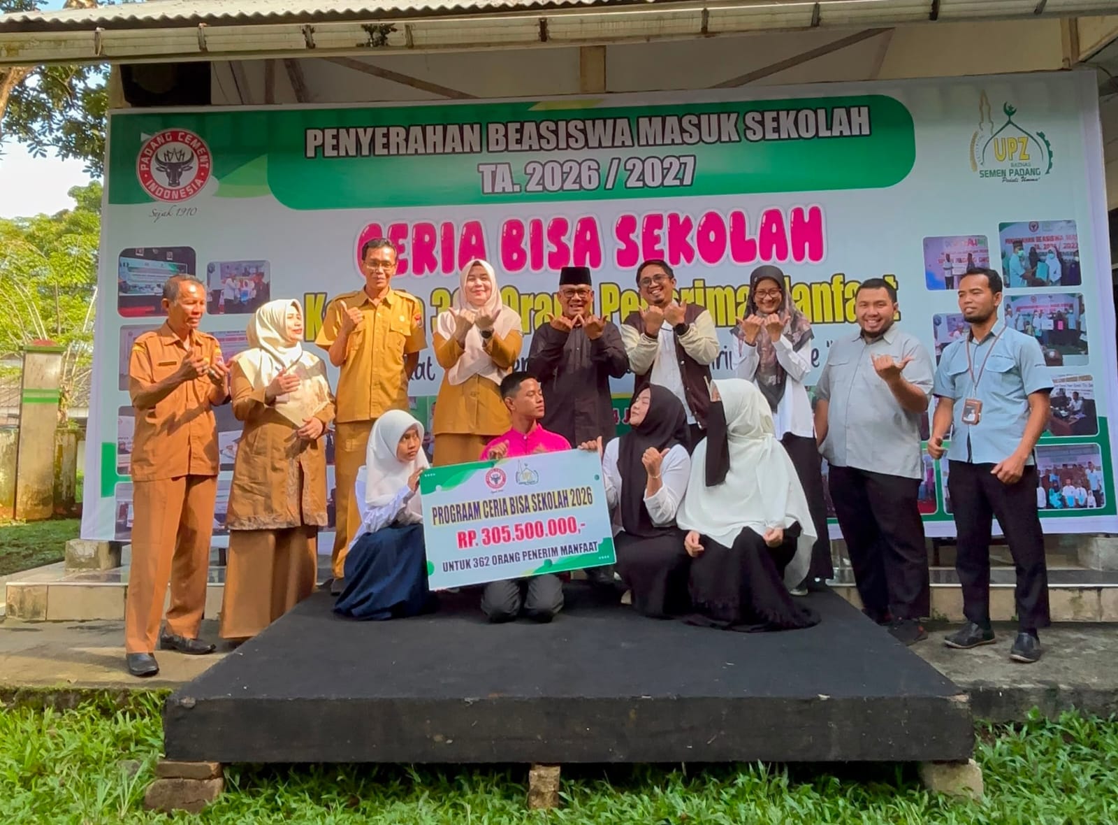 UPZ Baznas Semen Padang Salurkan Beasiswa Rp305,5 Juta bagi 362 Pelajar dan Mahasiswa