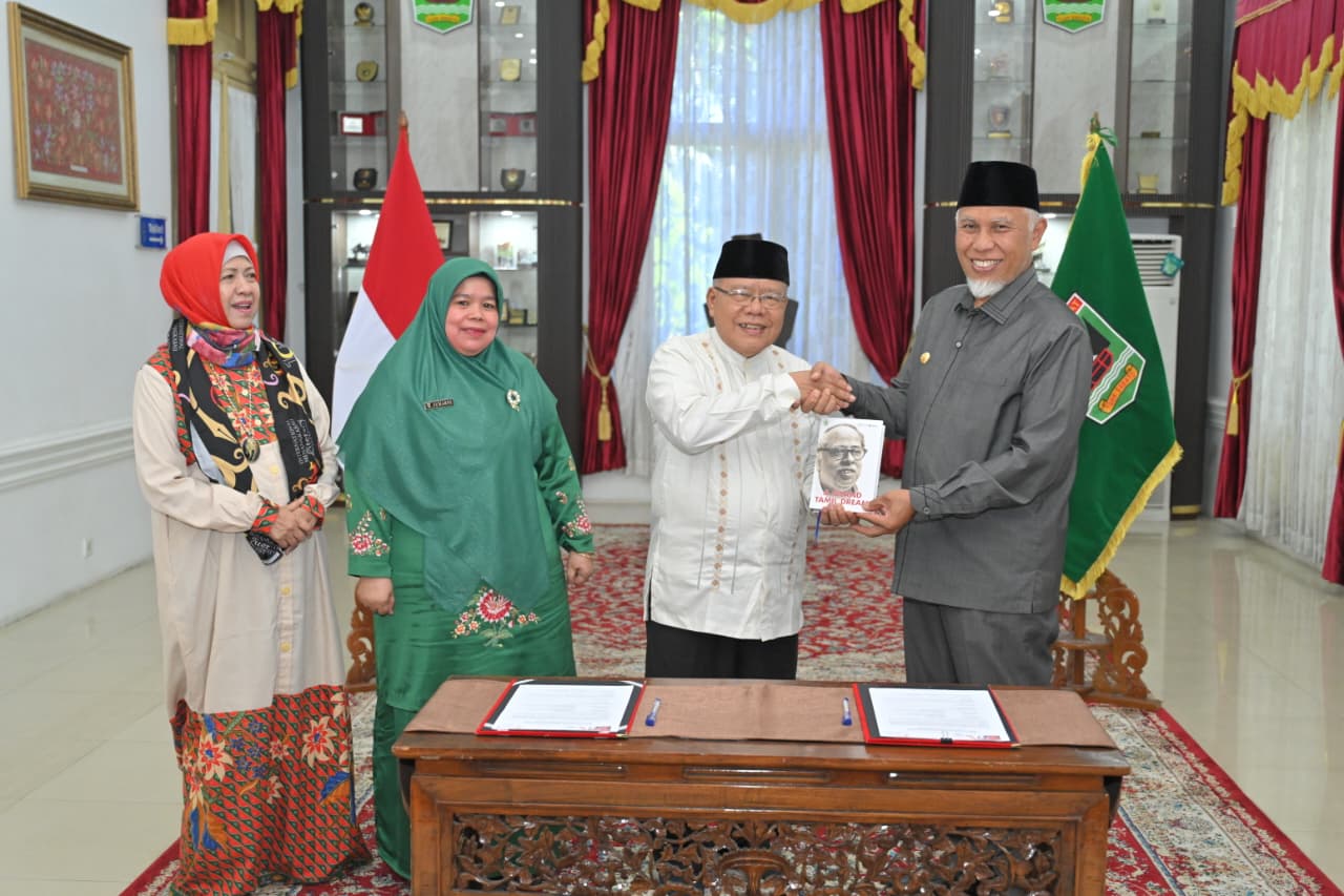 Hibah 7.000 Buku Tamil Jadi Pemantik Riset Sejarah Minangkabau, Mahyeldi: Jangan Biarkan Warisan Kita Hilang