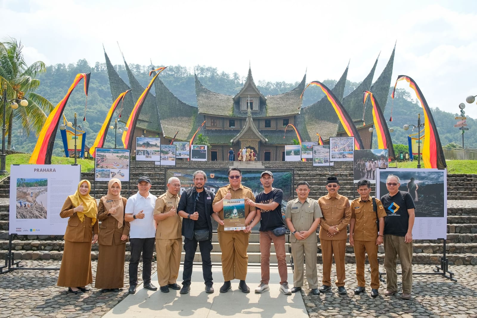 68 Foto Bencana Dipamerkan di Istana Pagaruyung, Wabup Tanah Datar Serukan Kesadaran Merawat Alam