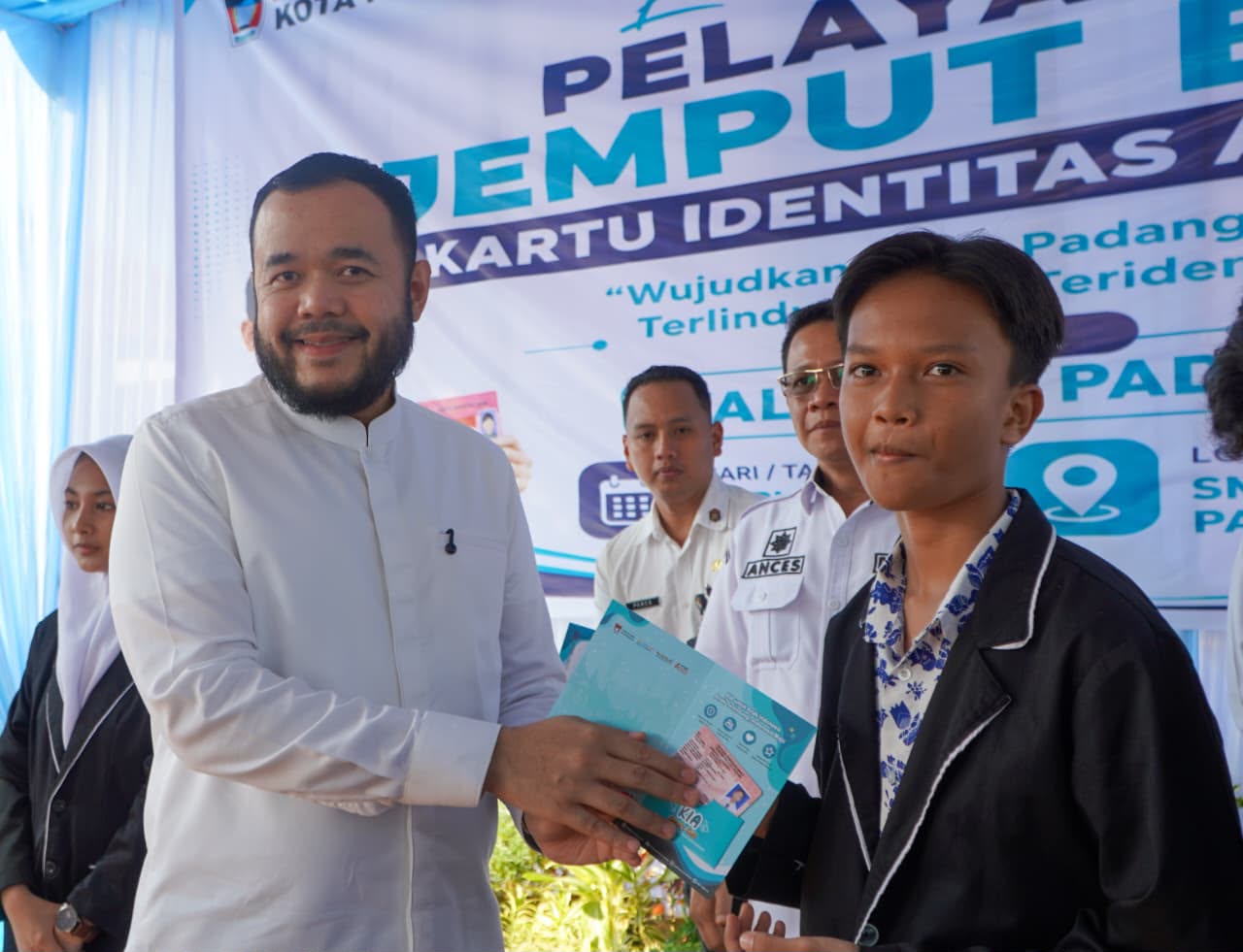 Pemko Padang Jemput Bola Pembuatan Kartu Identitas Anak, Kejar Kepemilikan KIA 100 Persen
