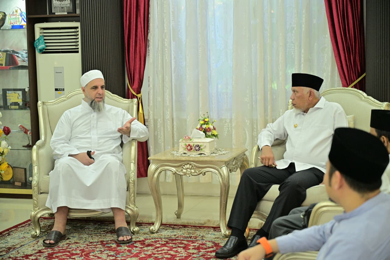Mahyeldi Ajak Dai Perkuat Fikih Wasathiyah Hadapi Isu Keagamaan Kontemporer