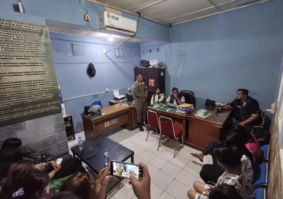 Satpol PP Amankan 9 Pemandu Lagu saat Razia Hiburan Malam di Lubuk Alung
