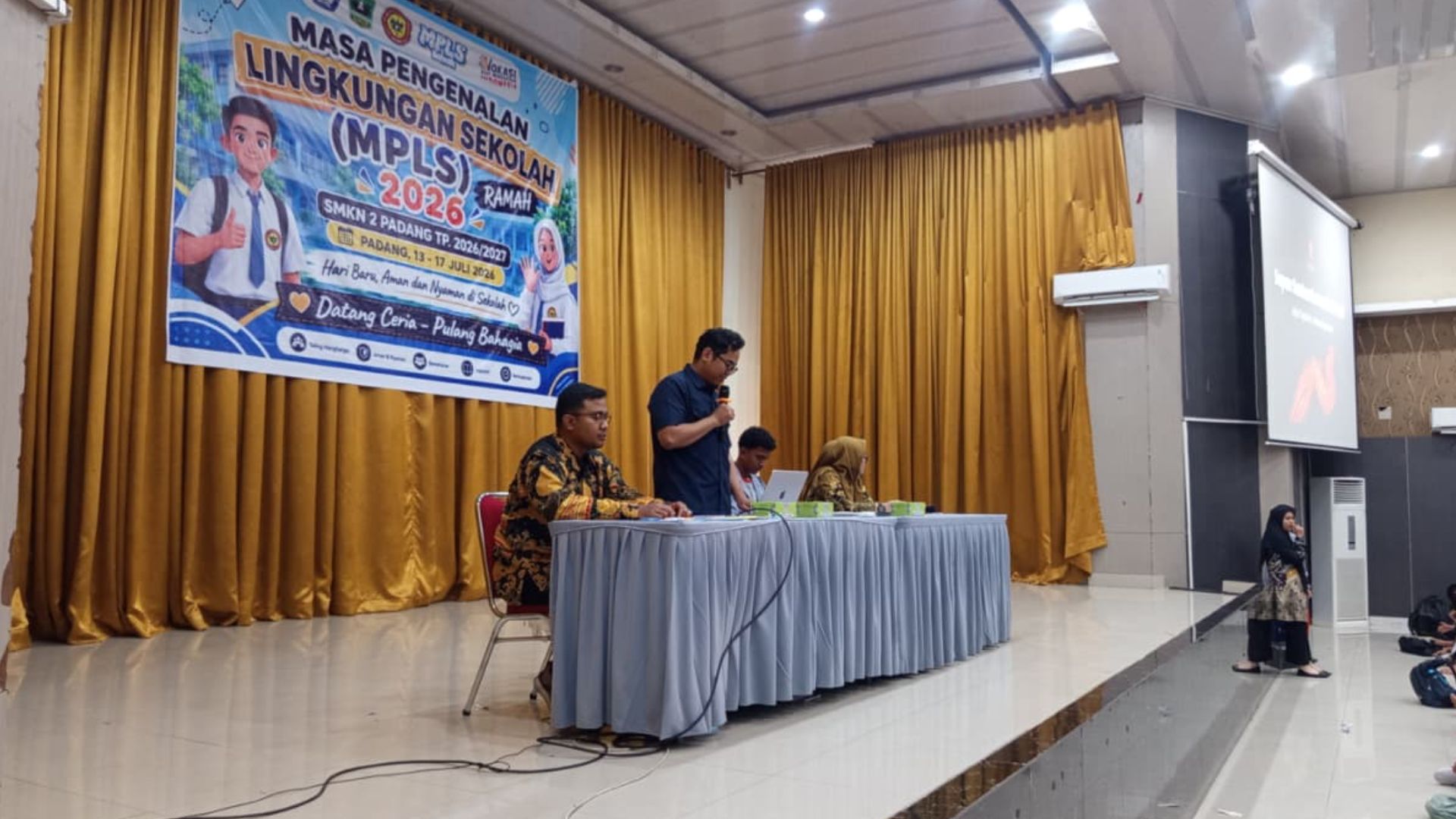 MPLS Ramah SMKN 2 Padang, Siswa Dapat Wejangan Bijak Bermedia Sosial