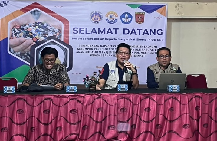 Tim Pengabdian UNP Dampingi Masyarakat Nagari Duo Koto Ubah Sampah Plastik Jadi Bahan Baku BBM Alternatif