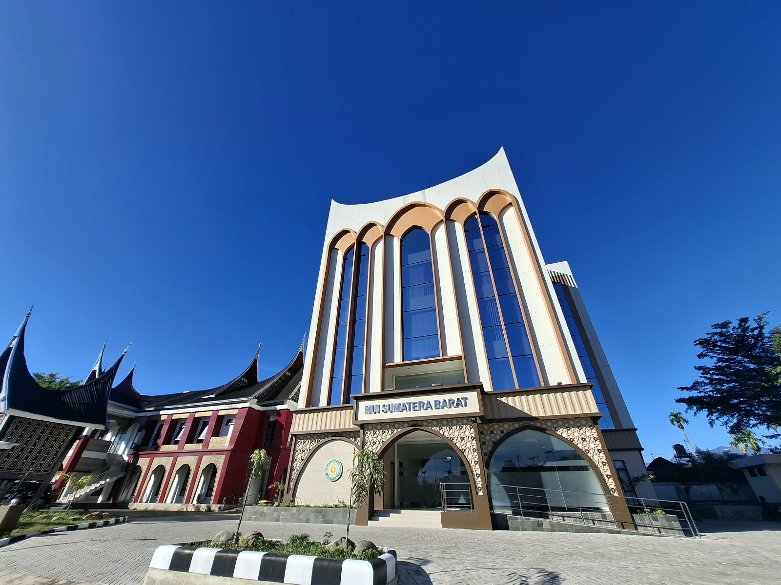LBH Padang Soroti Temuan BPK Rp704 Juta pada Proyek Gedung MUI