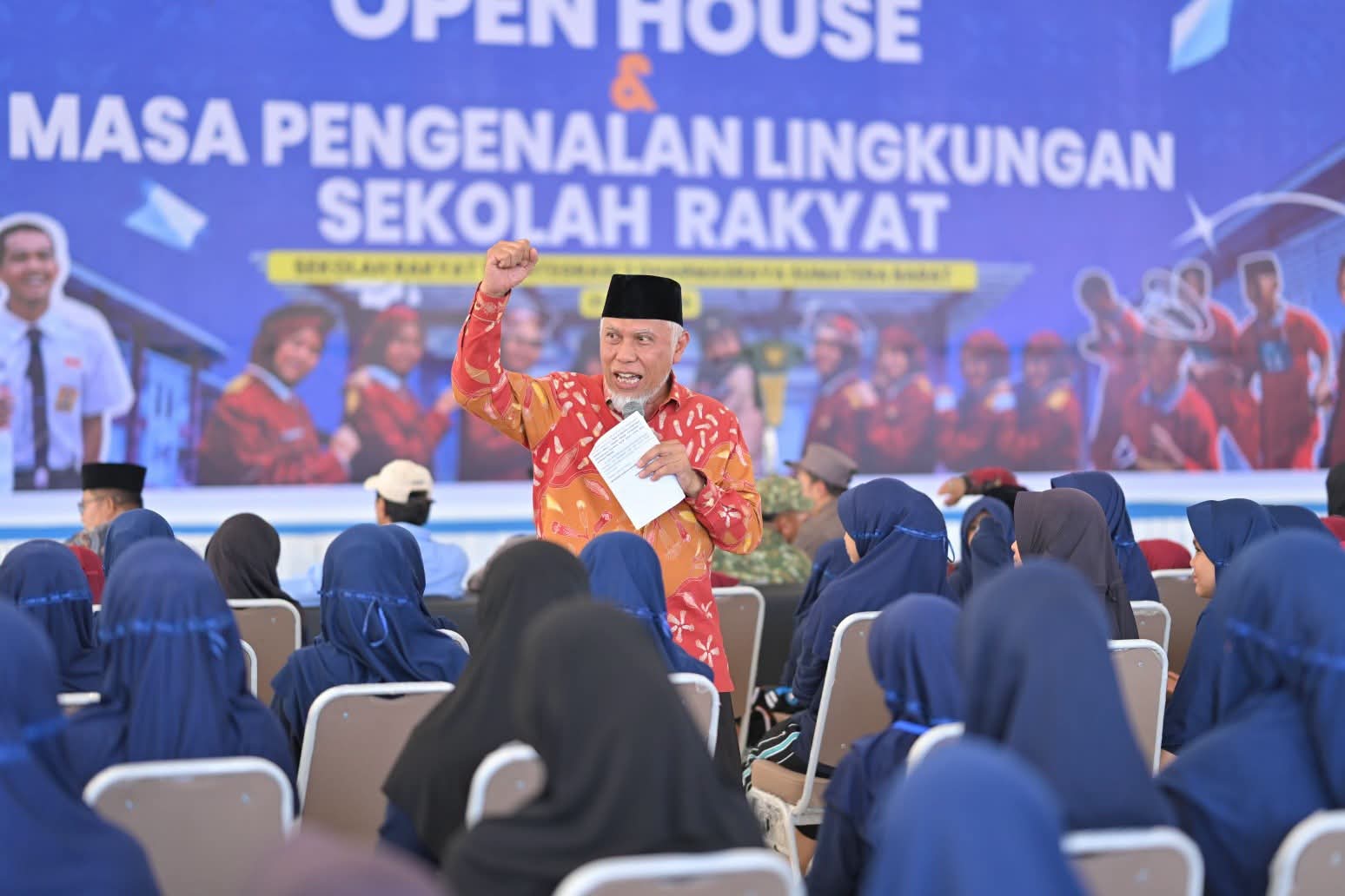 Kisah Anak Buruh Angkut Jadi Gubernur, Mahyeldi Suntik Semangat Siswa Sekolah Rakyat di Dharmasraya