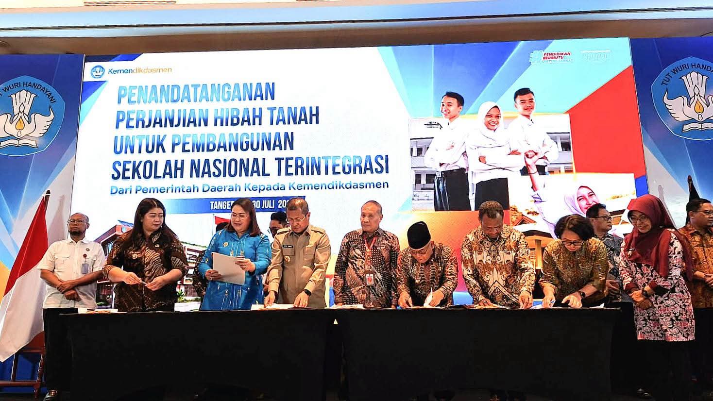 Siapkan Lahan 20 Ha, Bupati Pasaman Barat Teken NPHD untuk Sekolah Nasional Terintegrasi