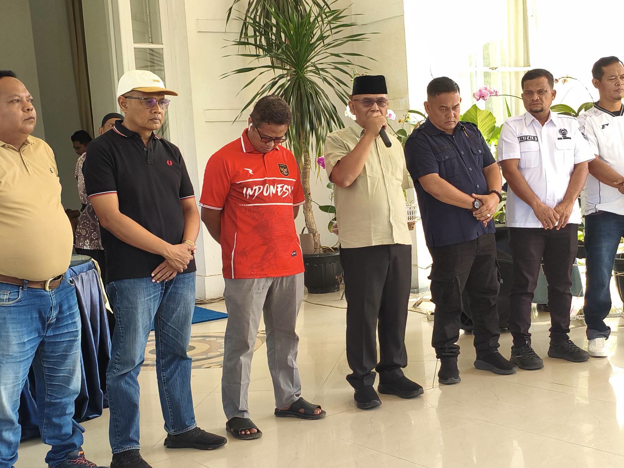 Bupati Yulianto Lepas PS Pasbar U-13 dan U-15 Berlaga di Liga Soeratin Zona Sumbar
