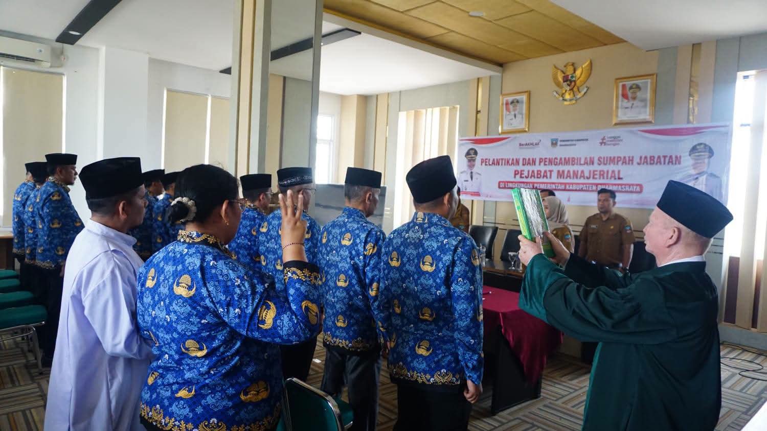 Lakukan Penyegaran Organisasi, Pemkab Dharmasraya Lantik Sejumlah Pejabat