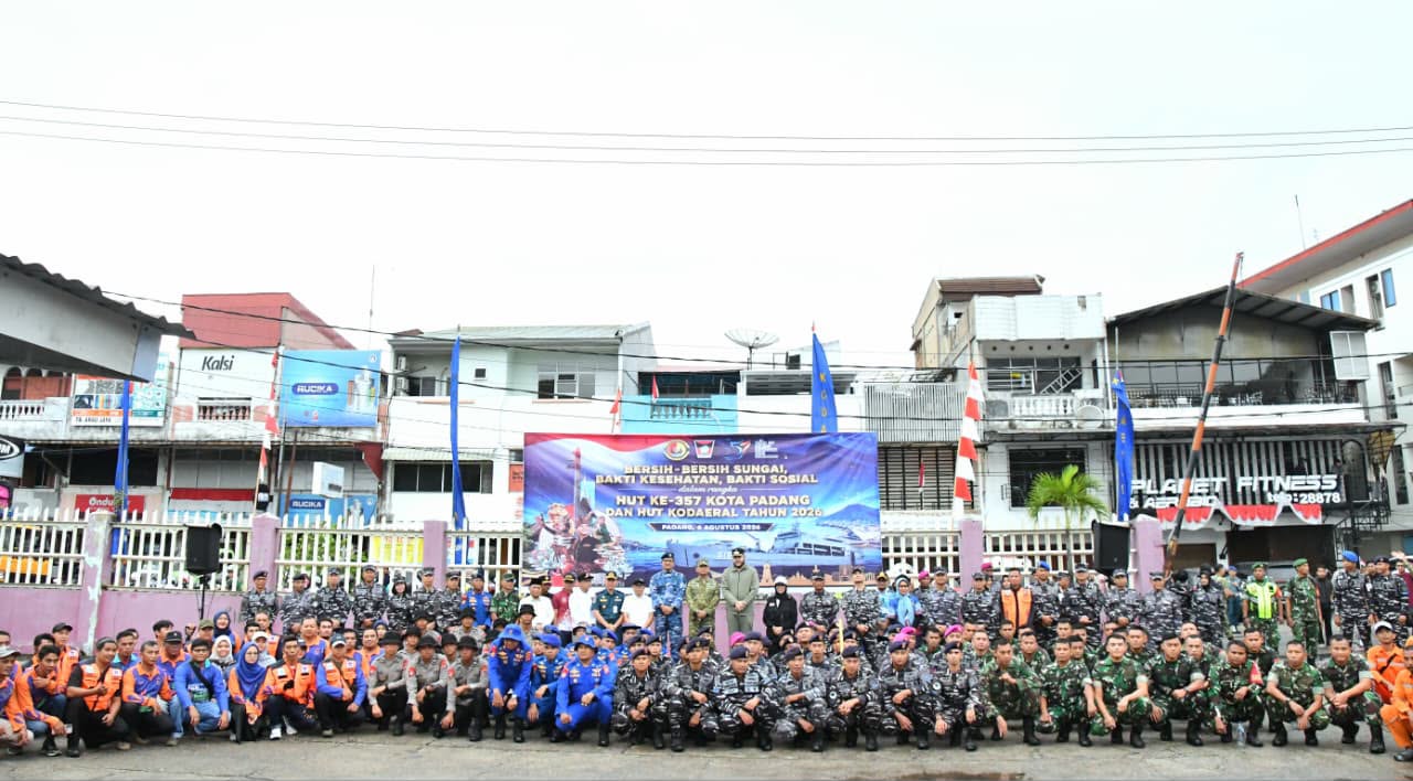 HJK Padang ke-357, Pemko dan Kodaeral II Gelar Bakti Sosial dan Aksi Bersih Sungai Batang Arau