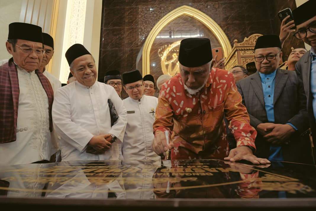 Gubernur Sumbar Resmikan Masjid Ahmad Karim SMKN 1 Bukittinggi