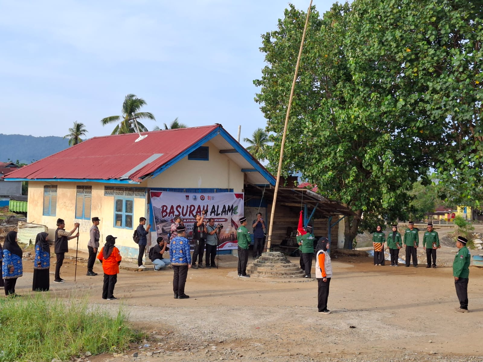 Upacara HUT ke-81 RI di Lokasi Bencana Padang Berlangsung Khidmat: Semangat Warga untuk Bangkit