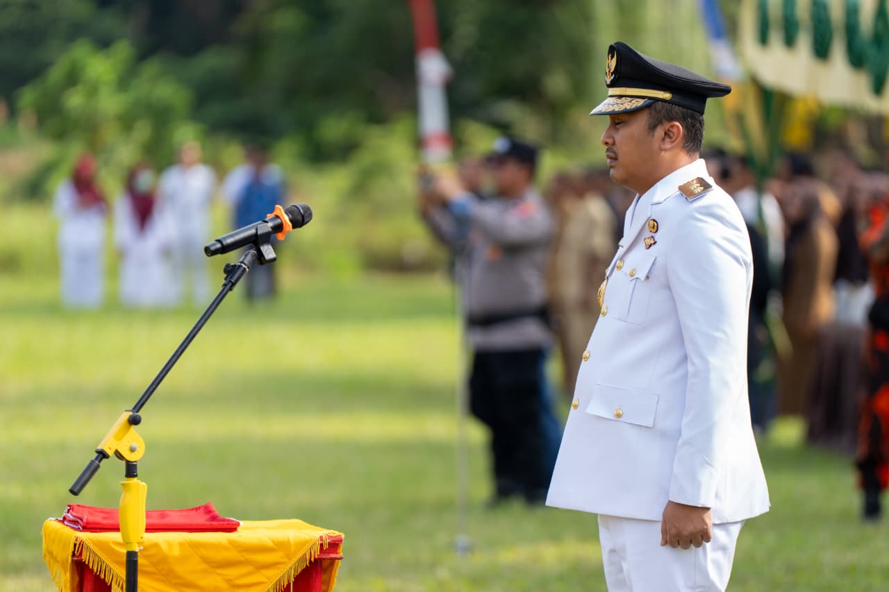 Wagub Sumbar Vasko Ruseimy Pimpin Upacara HUT ke-81 RI di Kamang Baru