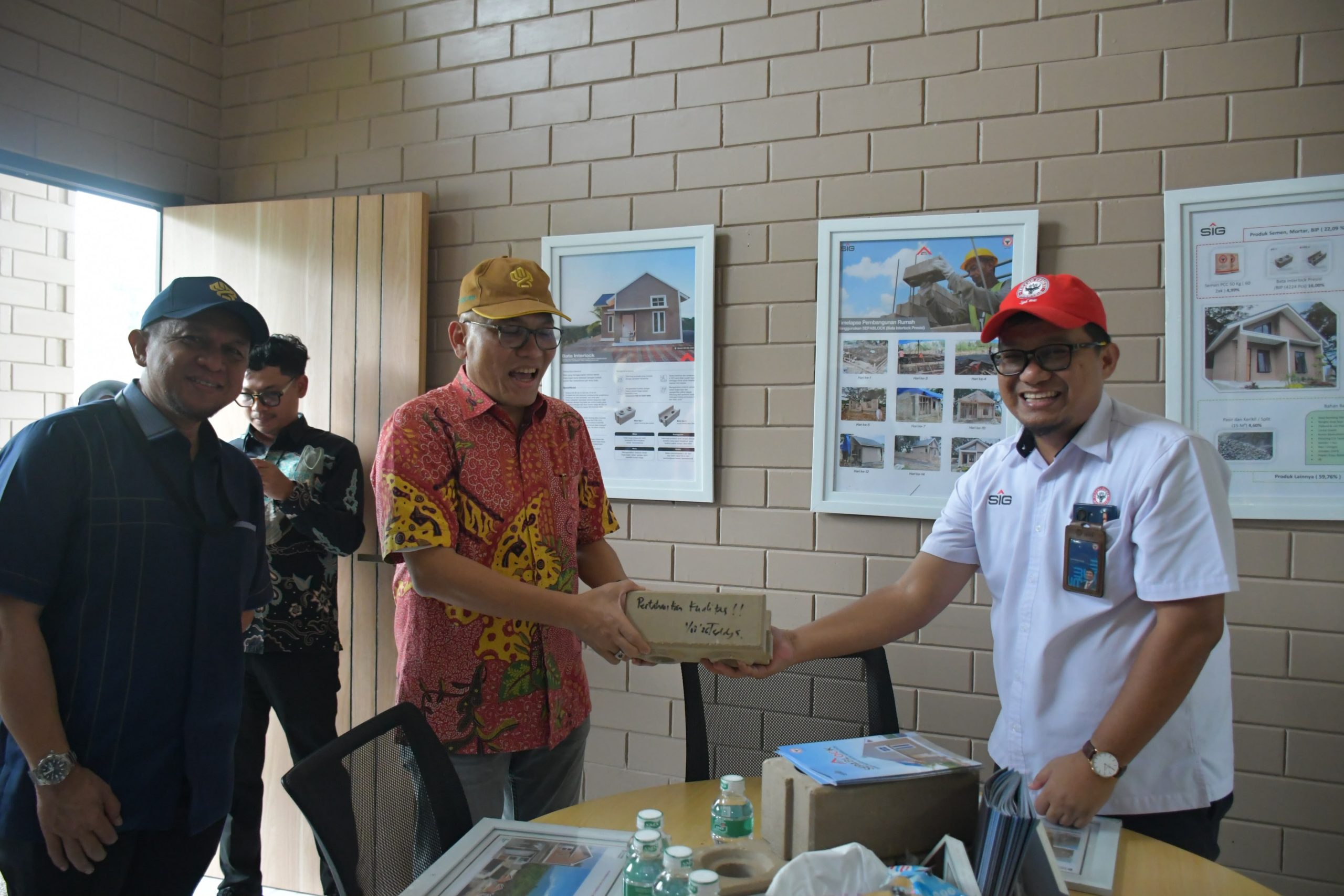 Kementerian PKP Pilih Sepablock Semen Padang Bangun 813 Huntap di Sumbar