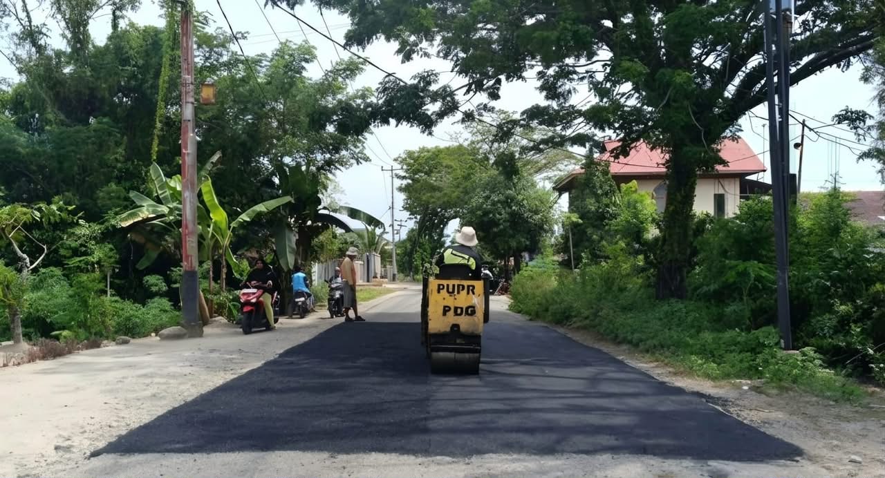 PUPR Padang Lakukan Penambalan Sejumlah Ruas Jalan