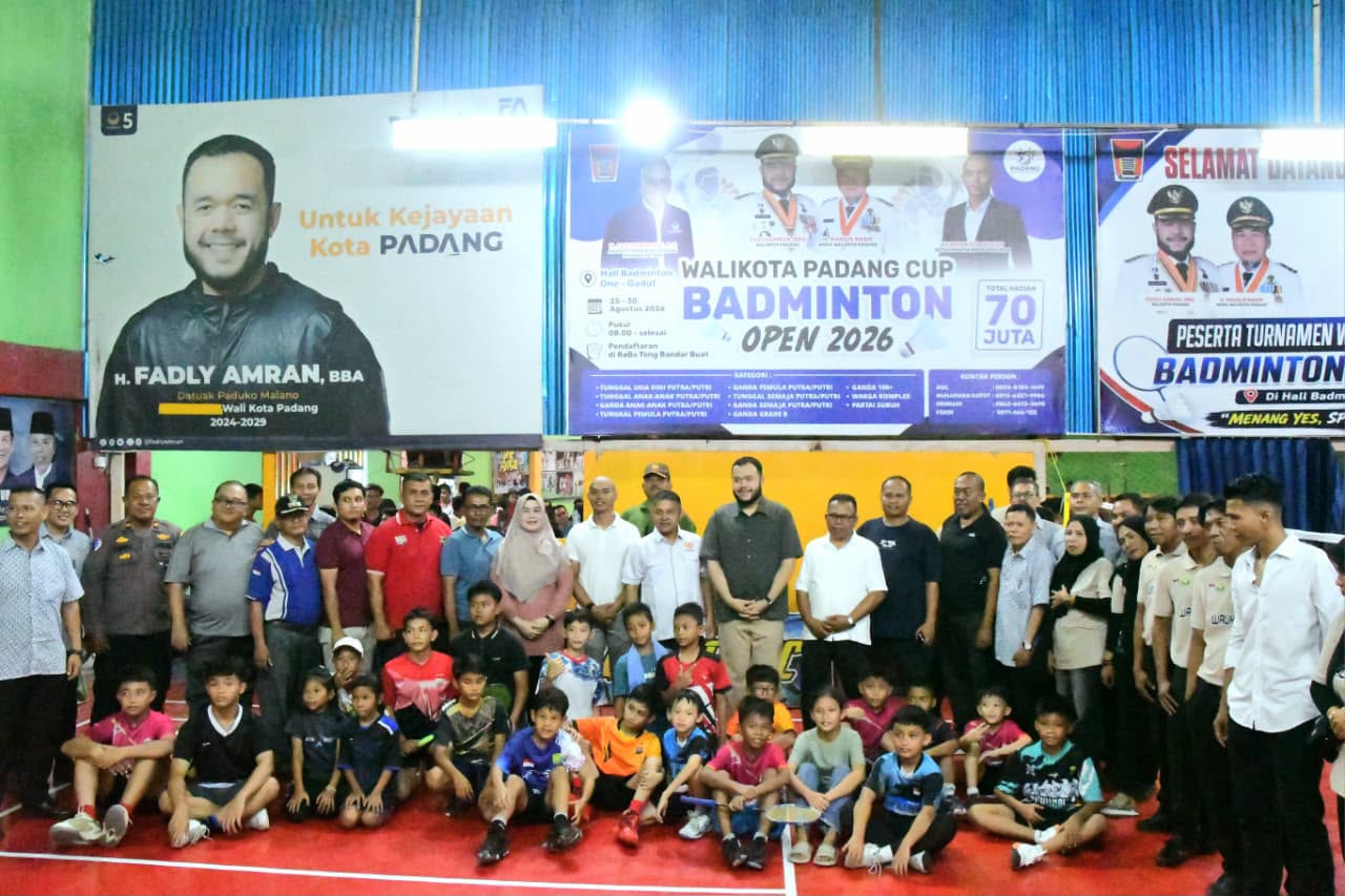 Diikuti 300 Peserta, Wali Kota Padang Badminton Cup 2026 Resmi Dimulai