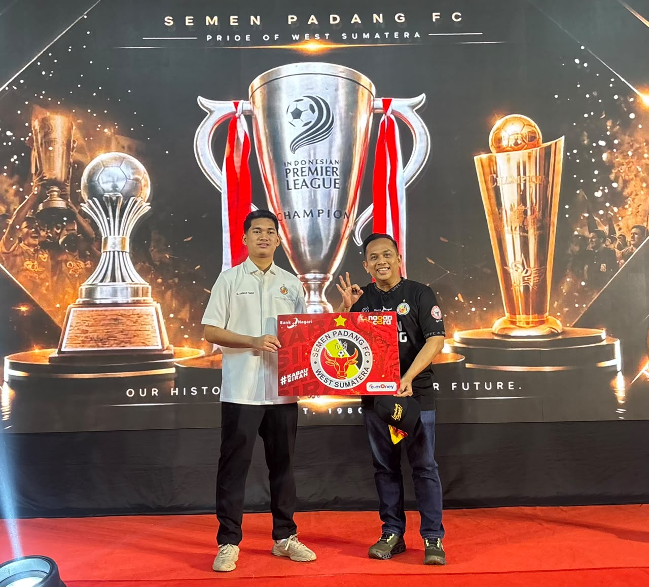 Bank Nagari Luncurkan Nagari Card Edisi Khusus Semen Padang FC