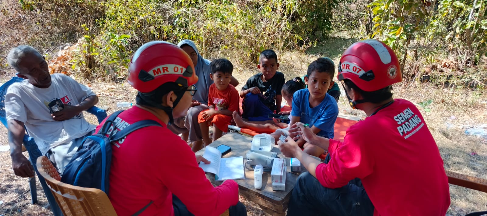 Semen Padang Peduli Lakukan Pemeriksaan Kesehatan Warga Terdampak Gempa Manggarai Timur