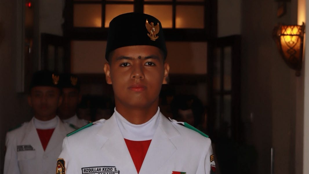 Mengenal Kezio, Paskibraka yang Sukses Kibarkan Merah Putih di Balai Kota