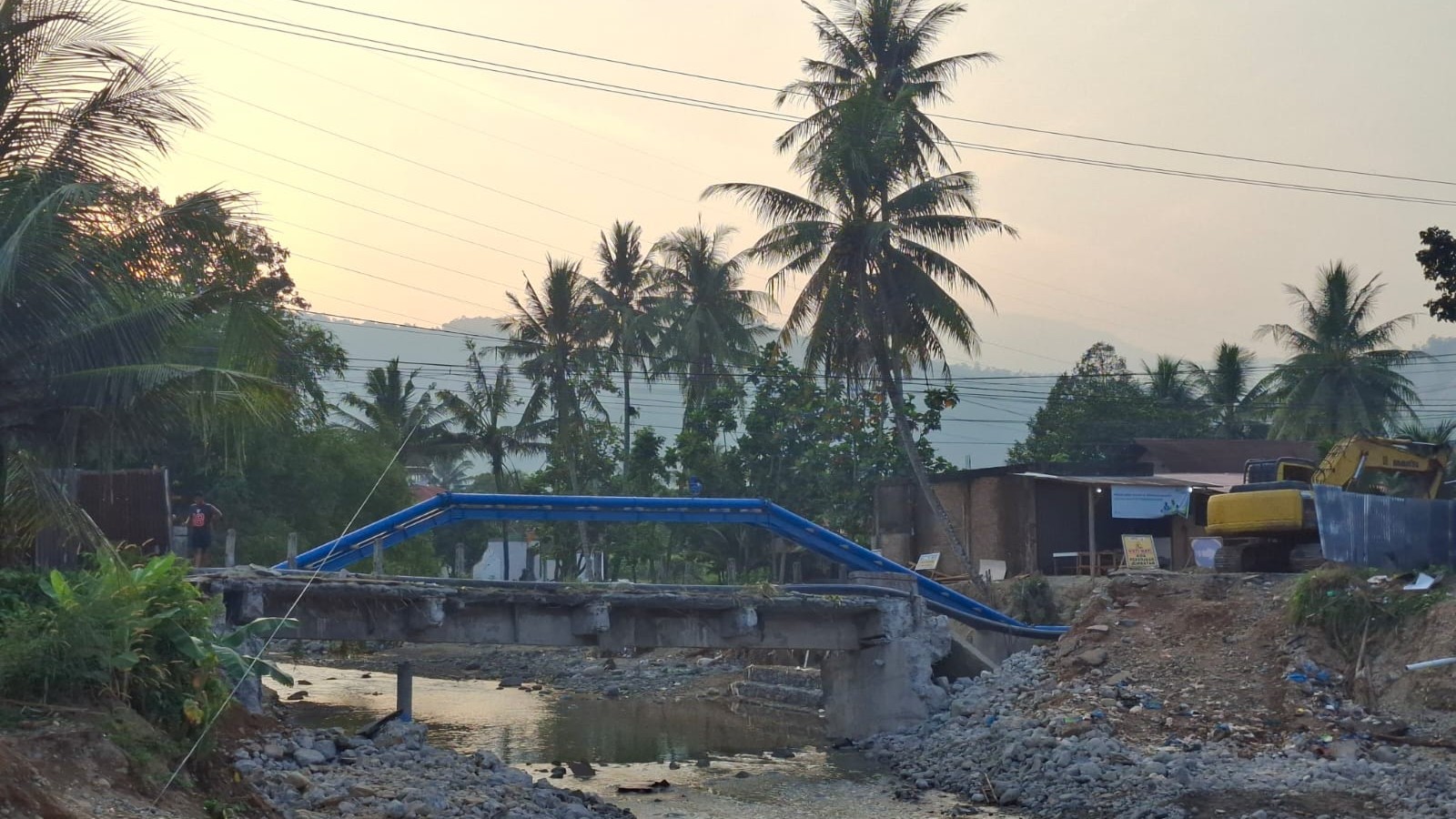 Dibangun Ulang Pascabencana, Akses Jembatan Kampung Tanjung Ditutup 4 Bulan