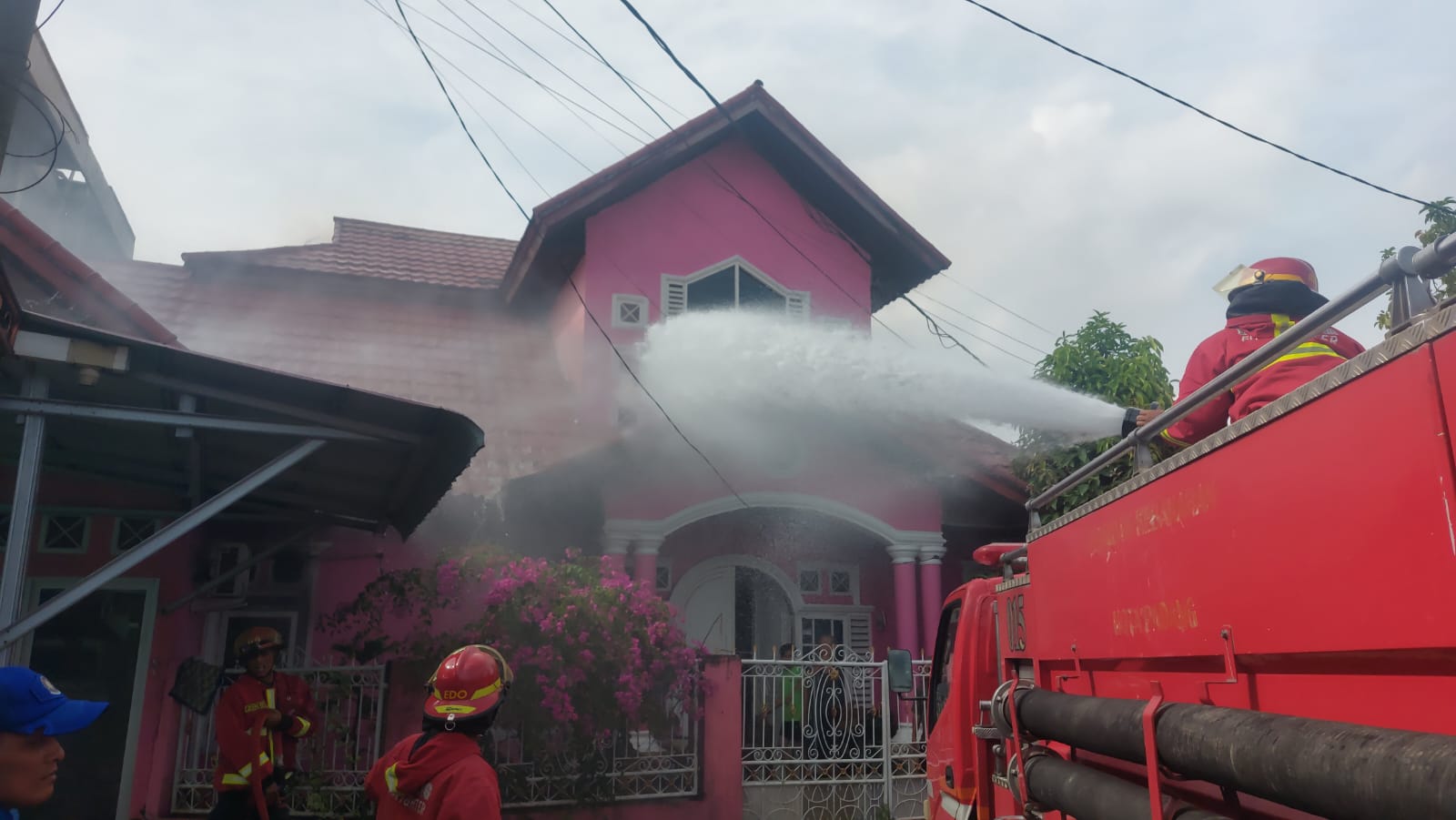 Kebakaran di Komplek Perumahan Parak Kopi, Damkar Kerahkan 4 Armada dengan 58 Personil 