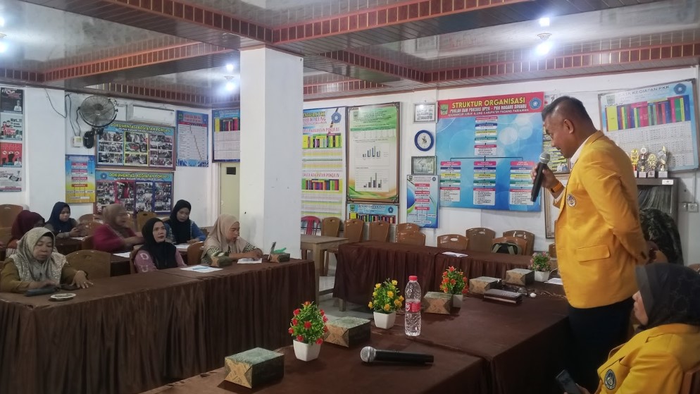 Dosen UNP Latih Warga Sikabu Buat Sabun Cuci Piring Ramah Lingkungan