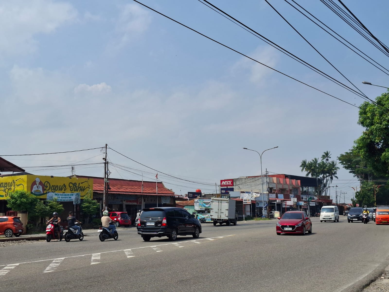 Jalan Perlintasan Rel Lubuk Buaya Rusak dan Berlubang, Berpotensi Picu Kecelakaan