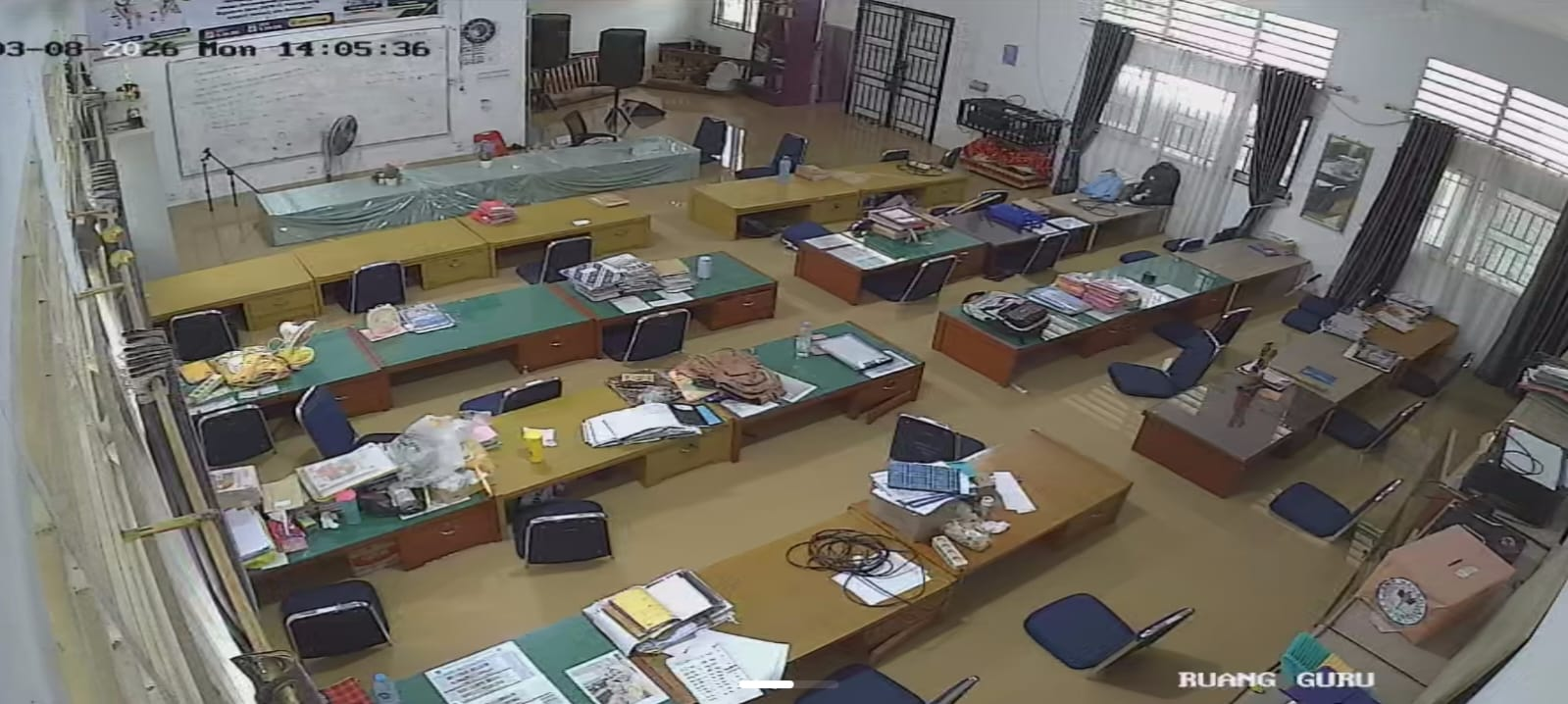 Cerita Kepsek SMPN 41 Pantau CCTV Saat Banjir Rendam Gedung Sekolah