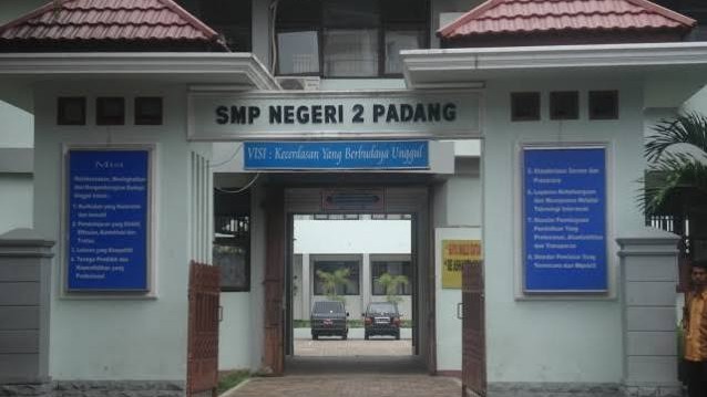 8 Siswa SMPN 2 Padang Buktikan Prestasi di Karate dan Pencak Silat
