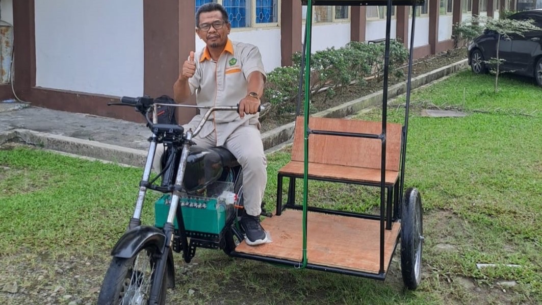 Mahasiswa UBH Kembangkan Inovasi Becak Elektrik Hybrid Solar Panel