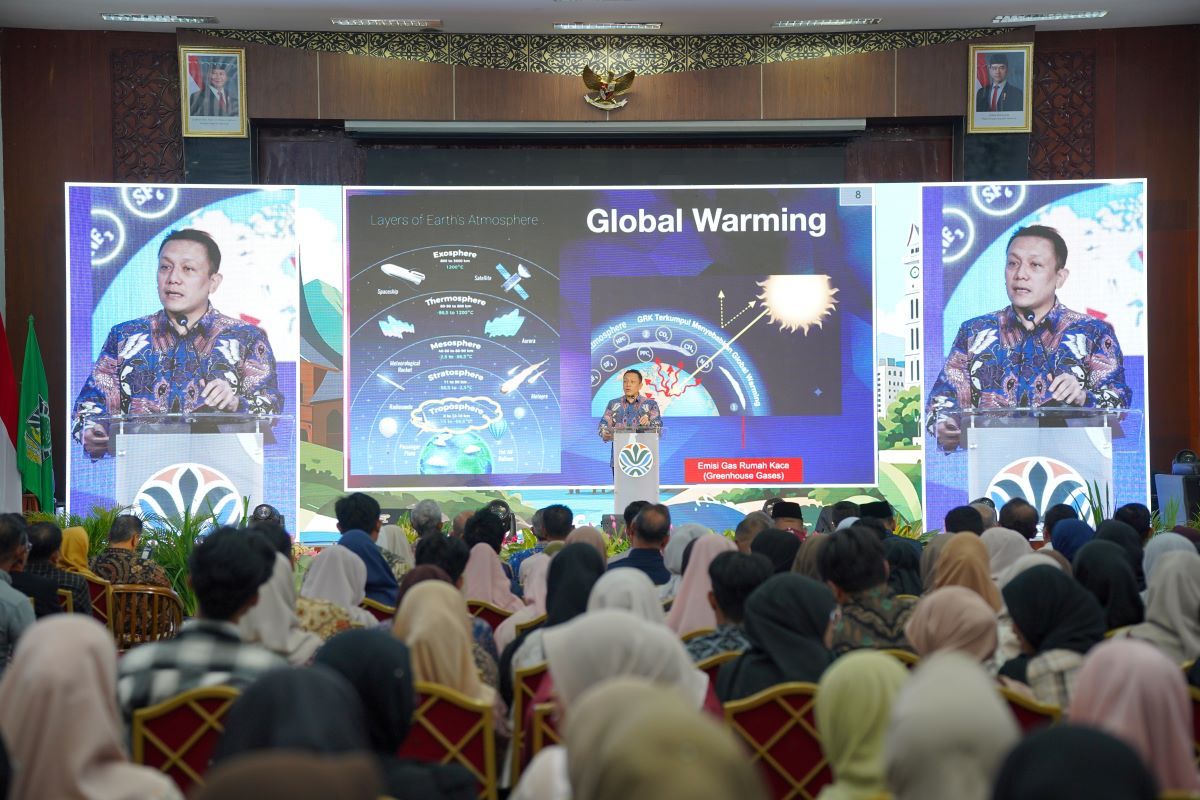 Kuliah Umum di UNAND, Wamen LH Dorong Pemilahan Sampah dari Hulu