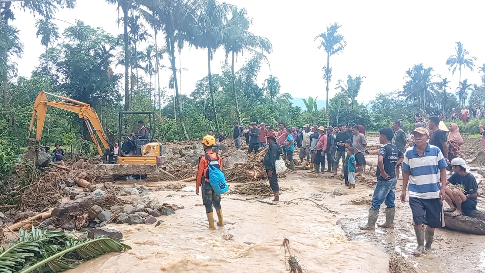 Hari Kedua Pencarian, Korban Banjir Bandang Pasaman Masih Belum Ditemukan