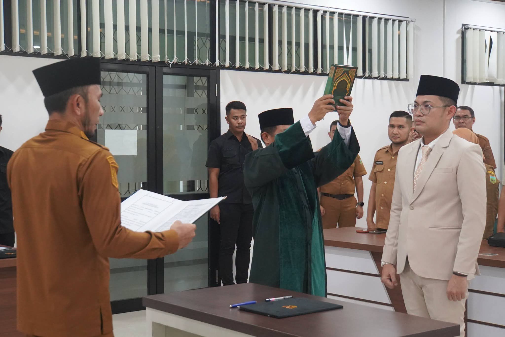 Wawako Padang Panjang Lantik Azani Maizuar sebagai Kepala Disperdakop UKM