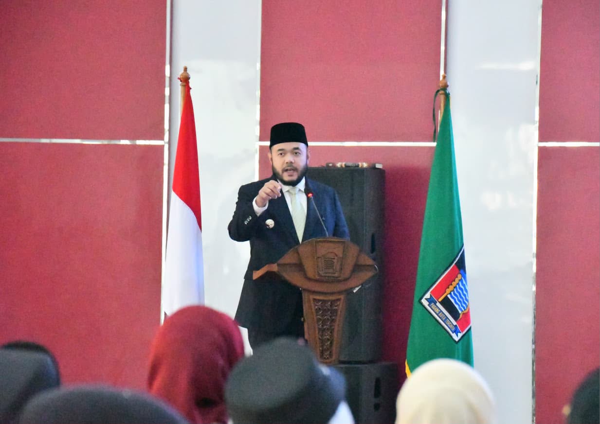 Lantik 40 Kepala Sekolah, Wako Padang Minta Sukseskan Program Padang Juara dan Smart Surau