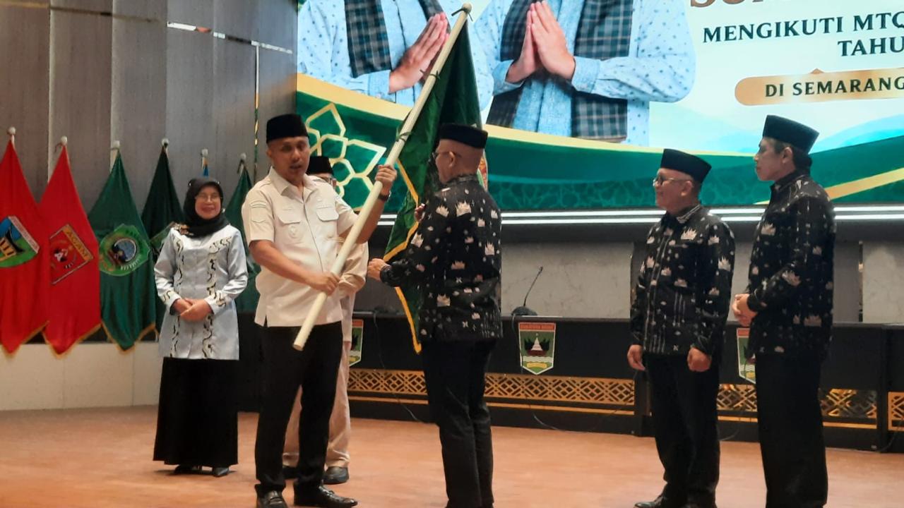 Wagub Vasko Lepas Kafilah Sumbar Ikuti MTQ Nasional ke XXXI di Semarang