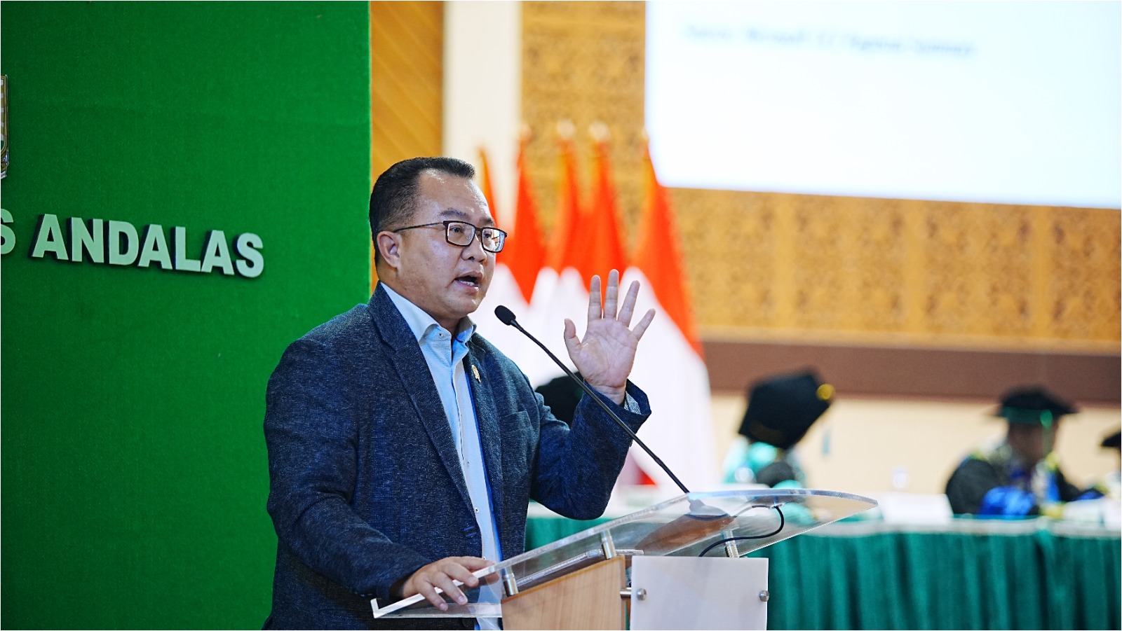 Wisuda UNAND, Kepala BRIN Ingatkan Lulusan: Kepemimpinan Dimulai dari Diri Sendiri