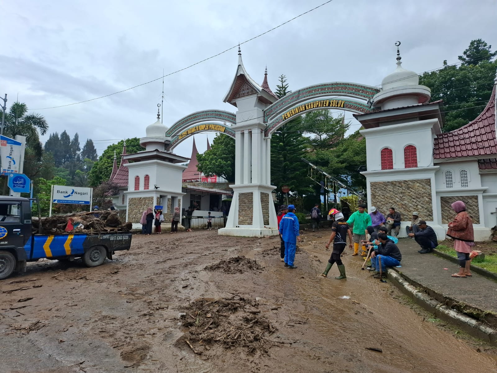 Kompleks Perkantoran Pemkab Solok Diterjang Galodo, ASN Kerja dari Rumah