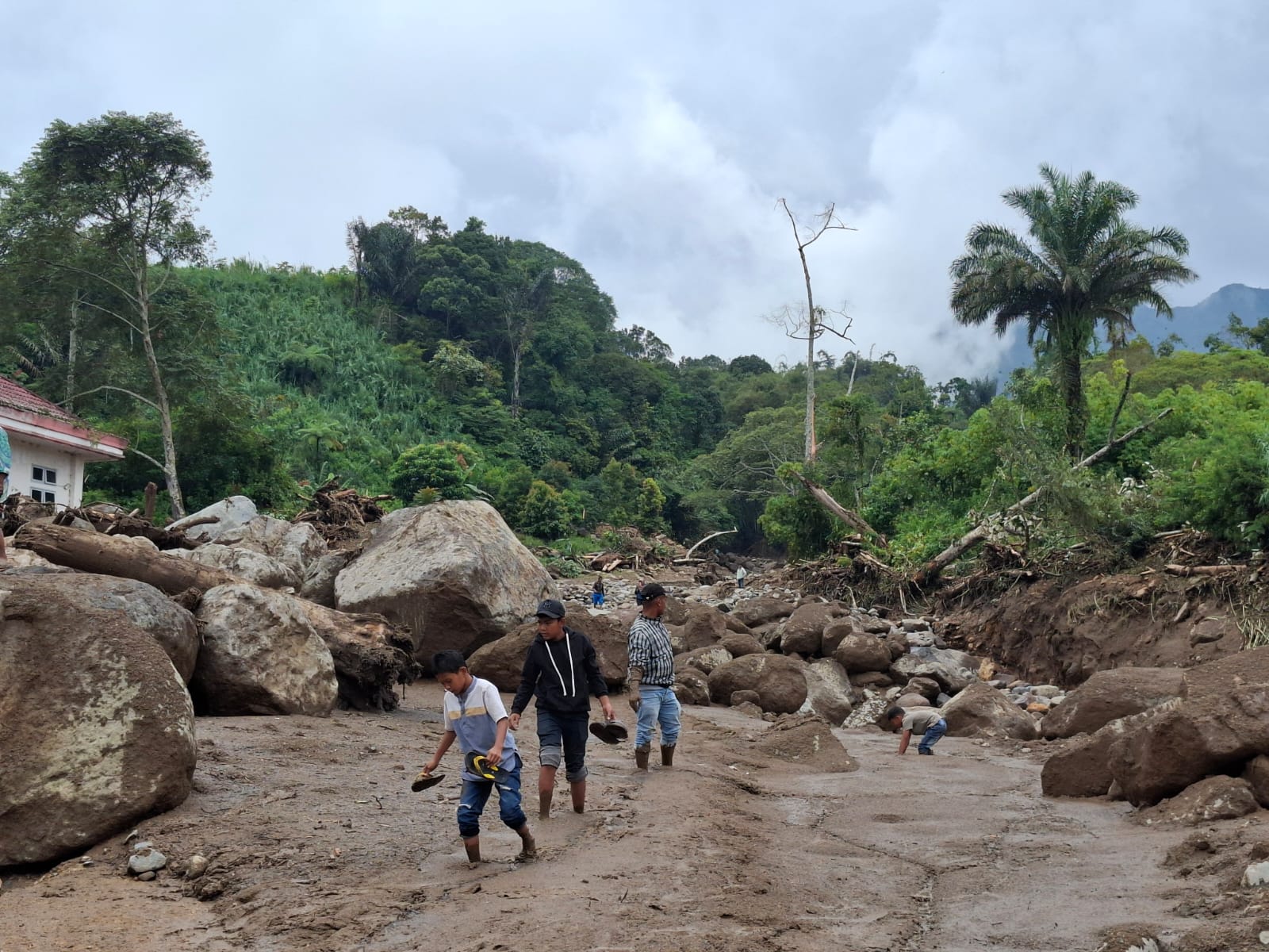 Banjir Bandang Solok, Warga Sebut Hulu Batang Baliang Sudah Lama Terbuka